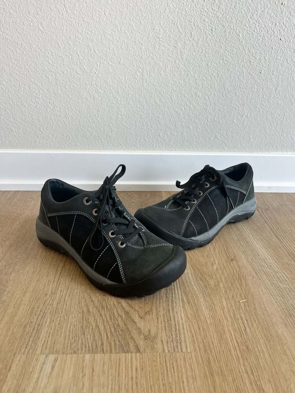 Keen Women's, Black Leather Lace Up Walking/Hiking Shoes, Outdoorsy, Durable,7